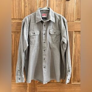 Wrangler Men's Casual Gray Button Down Shirt